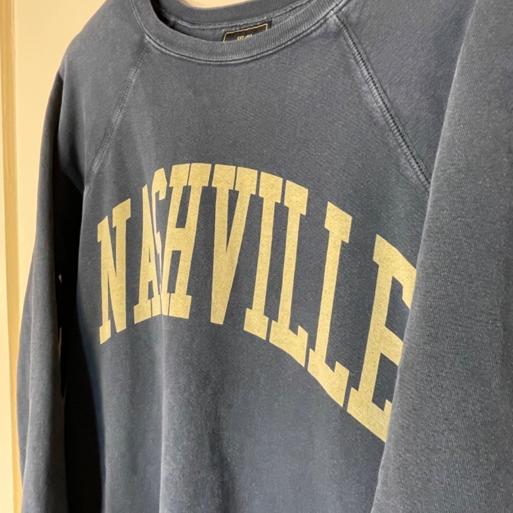 Nashville Women's Black obersized Pull OverSweater - Picture 4 of 9